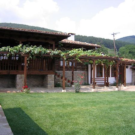 The House With The Vine Guest House Жеравна Екстер'єр фото